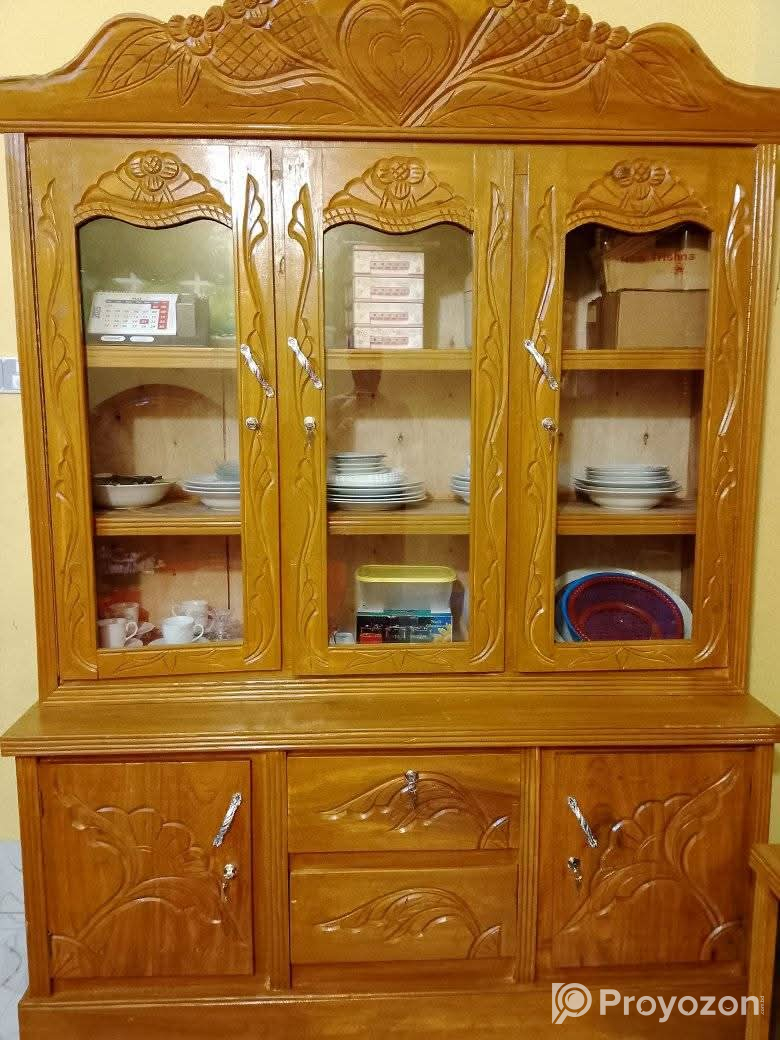 কিছুদিনের ব্যবহার করা খাট ও আরো কিছু ফার্নিচার বিক্রি করা হব