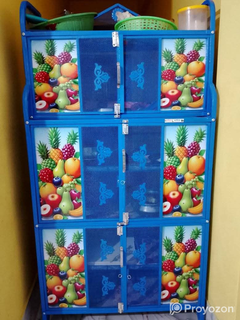 কিছুদিনের ব্যবহার করা খাট ও আরো কিছু ফার্নিচার বিক্রি করা হব