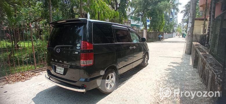 Toyota Noah X 2004