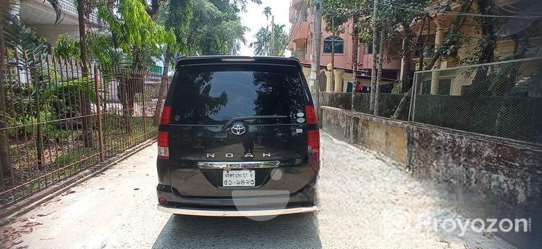 Toyota Noah X 2004