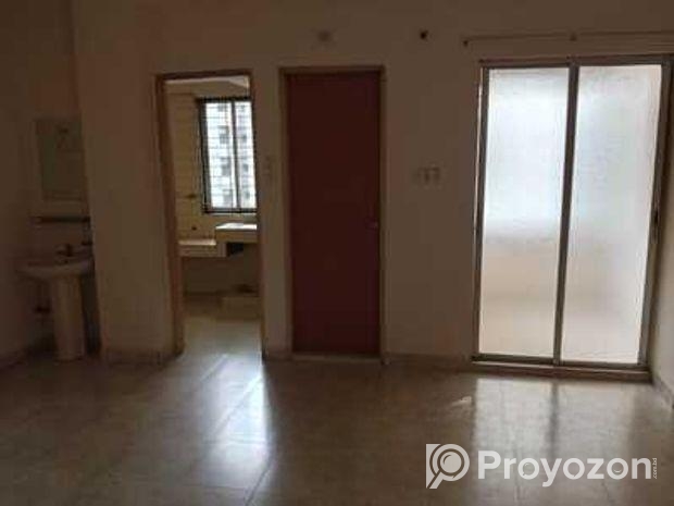 USED FLAT FOR SALE @ 960 SFT ROAD SIDE