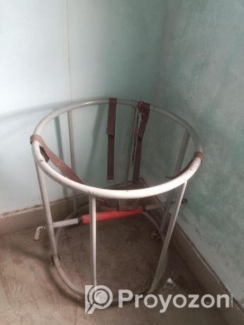 হাটতে না পারা শিশুদের ওয়াকার