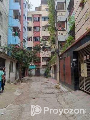 USED FLAT FOR SALE @ 960 SFT ROAD SIDE