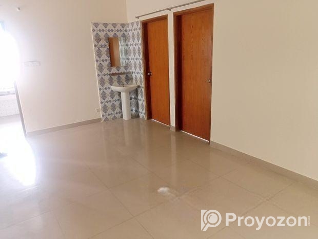 USED FLAT FOR SALE @ 1100 SFT ROAD SIDE WITH TITAS GAS.