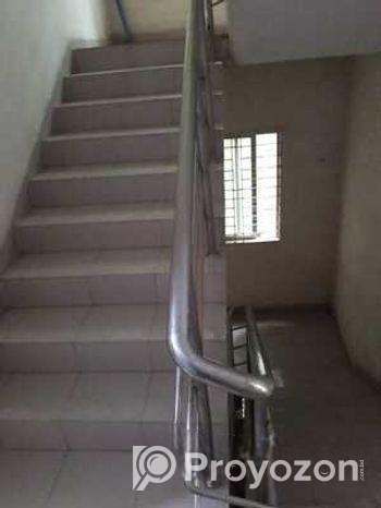 USED FLAT FOR SALE @ 1100 SFT ROAD SIDE WITH TITAS GAS.