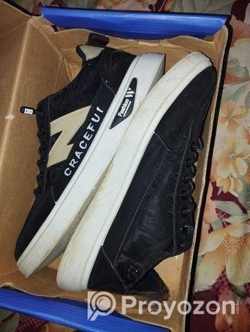 Sneaker for sell