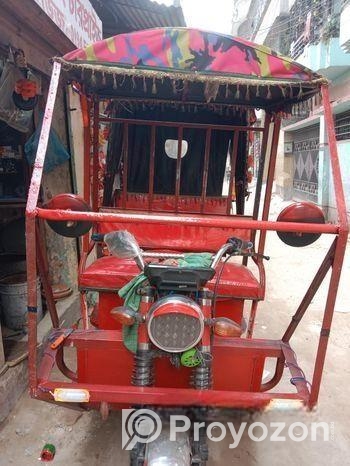 একটি পুরাতন ব্যাটারি চালিত অটো রিক্সা বিক্রি হবে