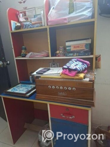 লেমিনেটেড বোর্ড এর তৈরী পড়ার টেবিল