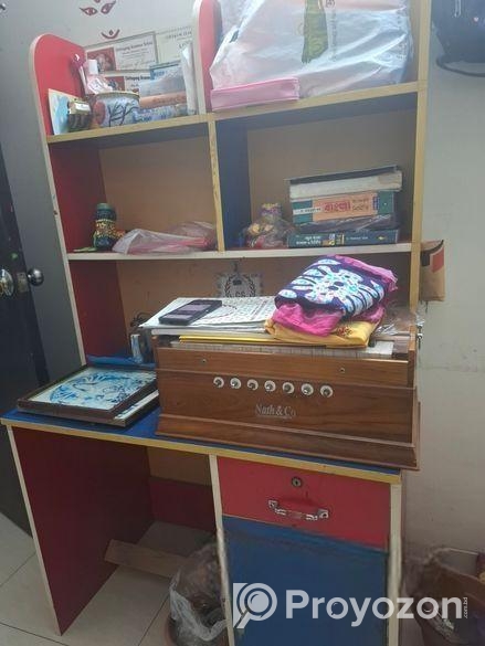 লেমিনেটেড বোর্ড এর তৈরী পড়ার টেবিল