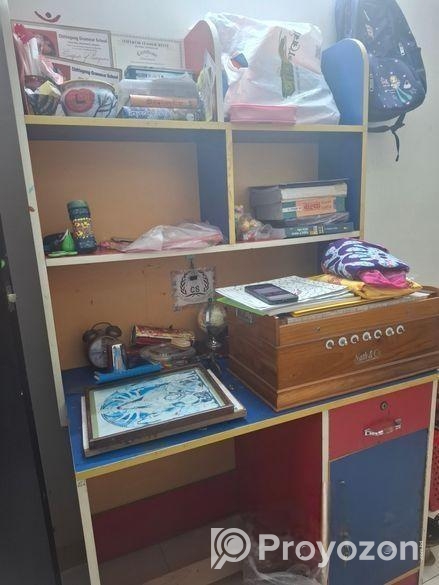 লেমিনেটেড বোর্ড এর তৈরী পড়ার টেবিল