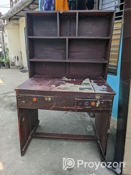 ১ টি পড়ার টেবিল বিক্রি করা হবে