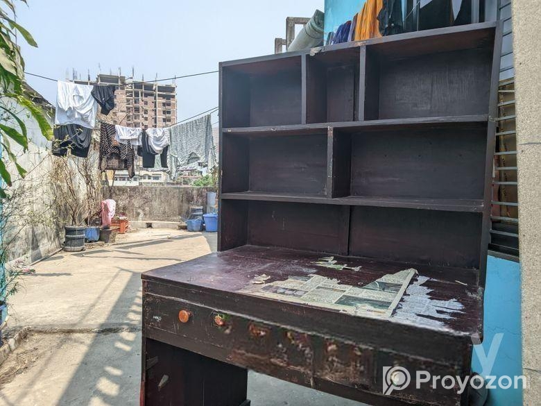 ১ টি পড়ার টেবিল বিক্রি করা হবে