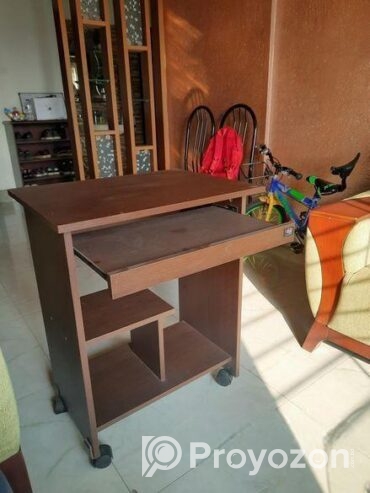 Computer table