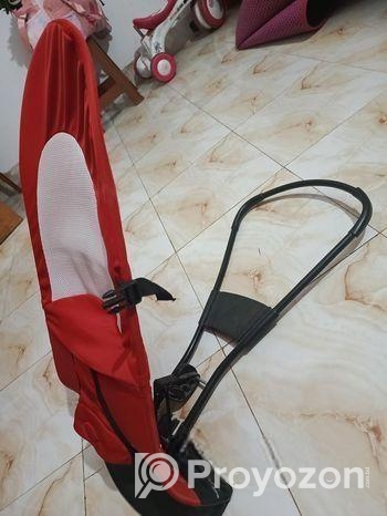 একটি বেবি বাউন্সার বিক্রি করা হবে।