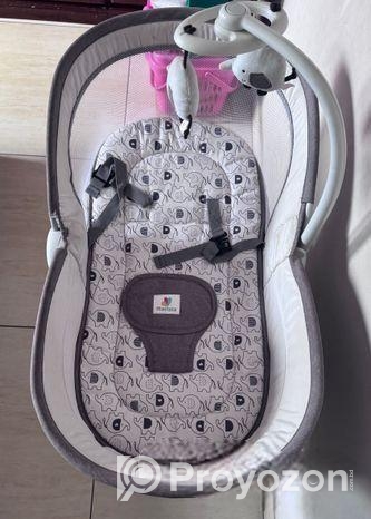 Mastela 6 in 1 Multifunctional Rocking Bassinet 18kg (china)