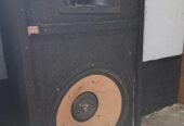 দুইটি সাউন্ড বক্স