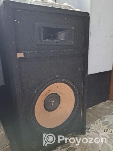 দুইটি সাউন্ড বক্স