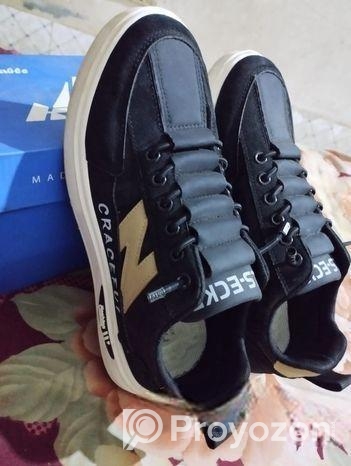 Sneaker for sell