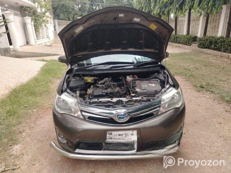 Toyota Fielder hybrid 2013