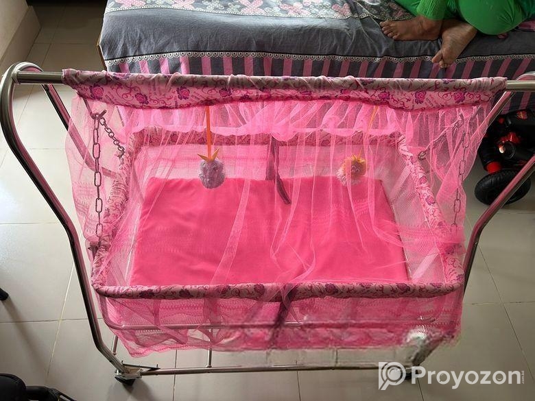 শিশুদের দোলনা বিক্রি করা হবে