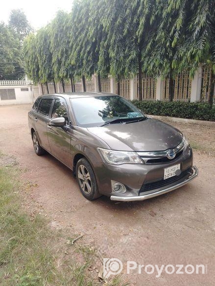 Toyota Fielder hybrid 2013