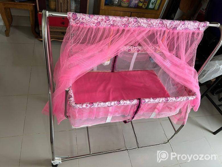 শিশুদের দোলনা বিক্রি করা হবে