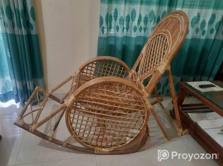 বেতের রকিং চেয়ার