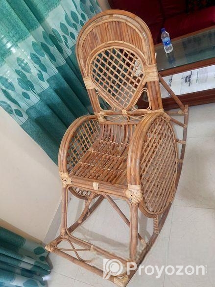 বেতের রকিং চেয়ার