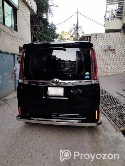 Toyota Noah black 2017