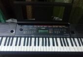 Yamaha Keyboard E263
