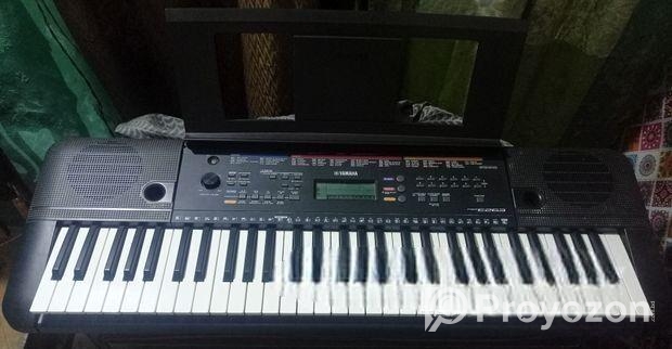 Yamaha Keyboard E263