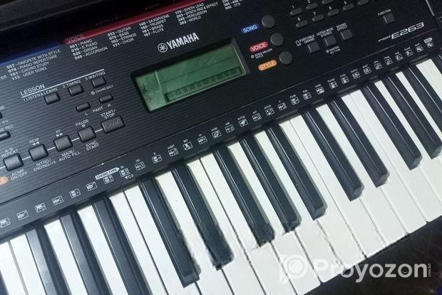 Yamaha Keyboard E263