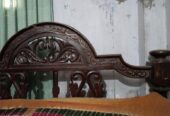 অ্যান্টিক খাট ১০০ বছরের পুরনো