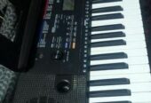 Yamaha Keyboard E263