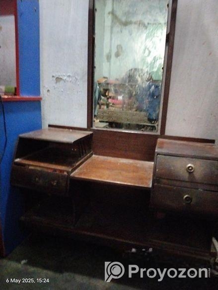 ৪৫ বছরের পুরনো কাঠের ড্রেসিং টেবিল