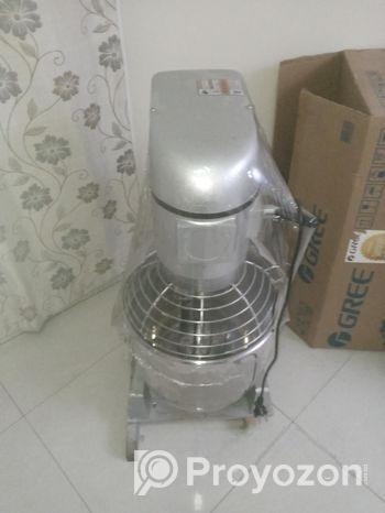 Cake mixer machine