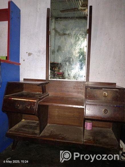 ৪৫ বছরের পুরনো কাঠের ড্রেসিং টেবিল