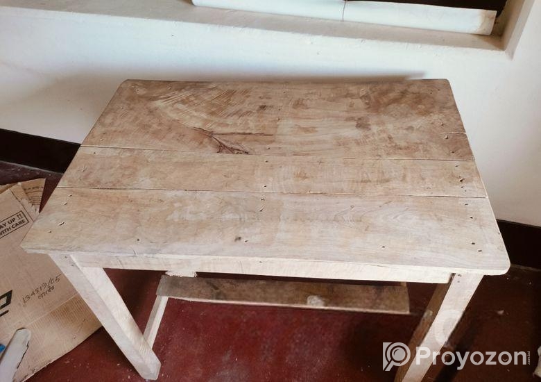 দুইটি কাঠের টেবিল একটি ডেস্ক ও ছোট