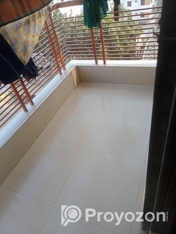 USED FLAT FOR SALE @ 725 SFT 2ND FLOOR