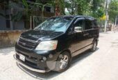 Toyota Noah X 2004
