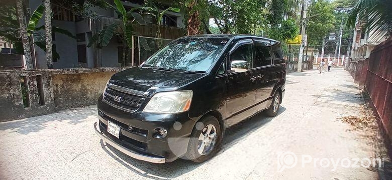 Toyota Noah X 2004
