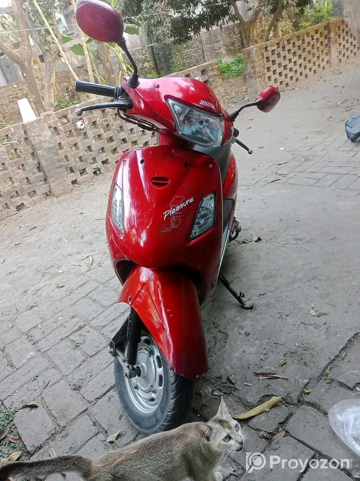 হিরো হোন্ডা প্লেজার 100 সিসি বাইক