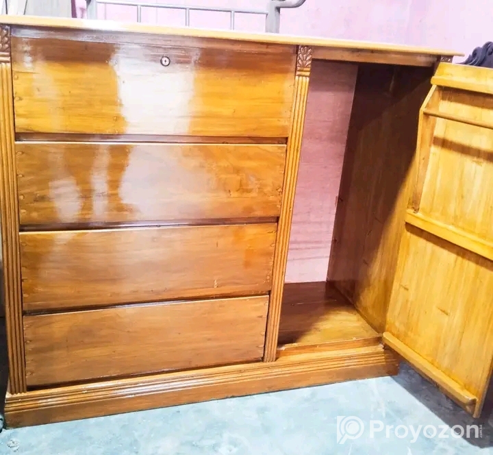 ওয়ারড্রবটি বিক্রি করা হবে