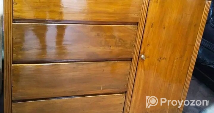ওয়ারড্রবটি বিক্রি করা হবে