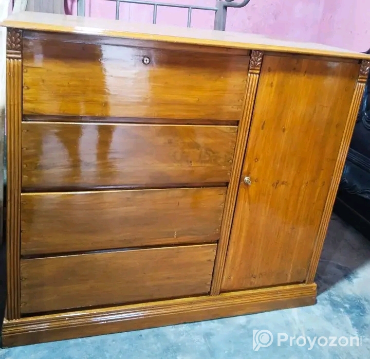 ওয়ারড্রবটি বিক্রি করা হবে