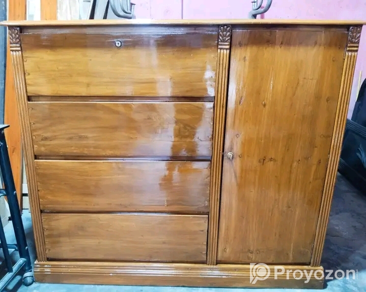 ওয়ারড্রবটি বিক্রি করা হবে