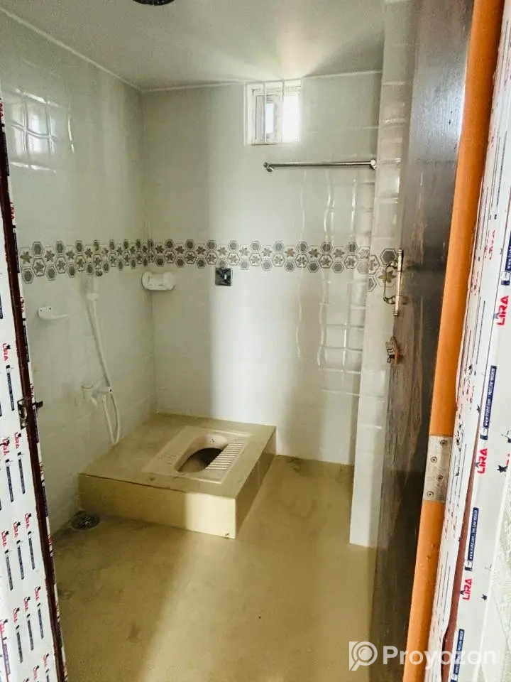 ফ্যামিলি বাসা ভাড়া দেওয়া হবে।