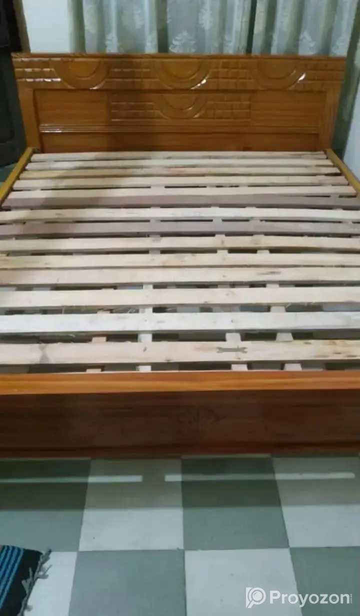 খাট ও ওয়ারড্রব বিক্রি করা হবে।