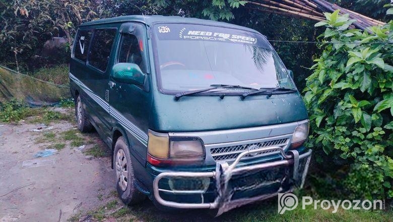 Toyota Hiace . 2003