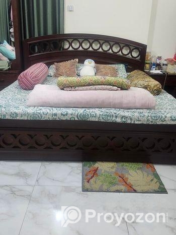 নাভানা ফার্নিচারের এক বছর ব্যবহৃত কিং সাইজ খাট
